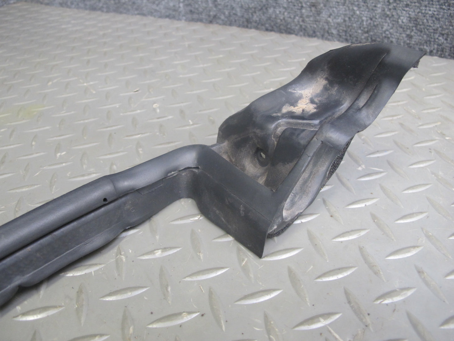 93-96 Nissan Z32 300ZX Convertible Rear Roof Storage Lid Weatherstrip Seal OEM