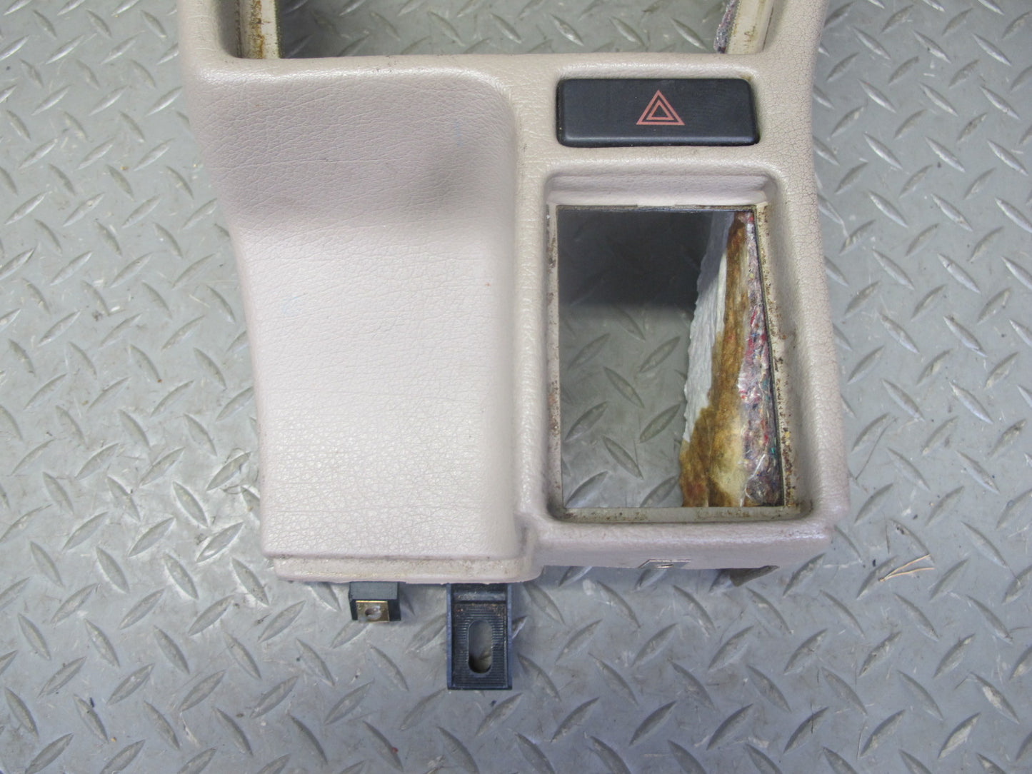 94-95 BMW E34 530i 540i Sedan Front Center Console Panel w Ashtray Parchment OEM