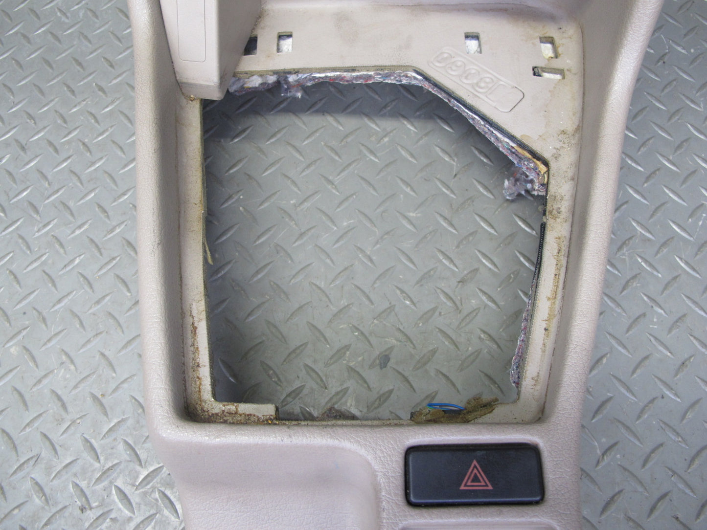 94-95 BMW E34 530i 540i Sedan Front Center Console Panel w Ashtray Parchment OEM