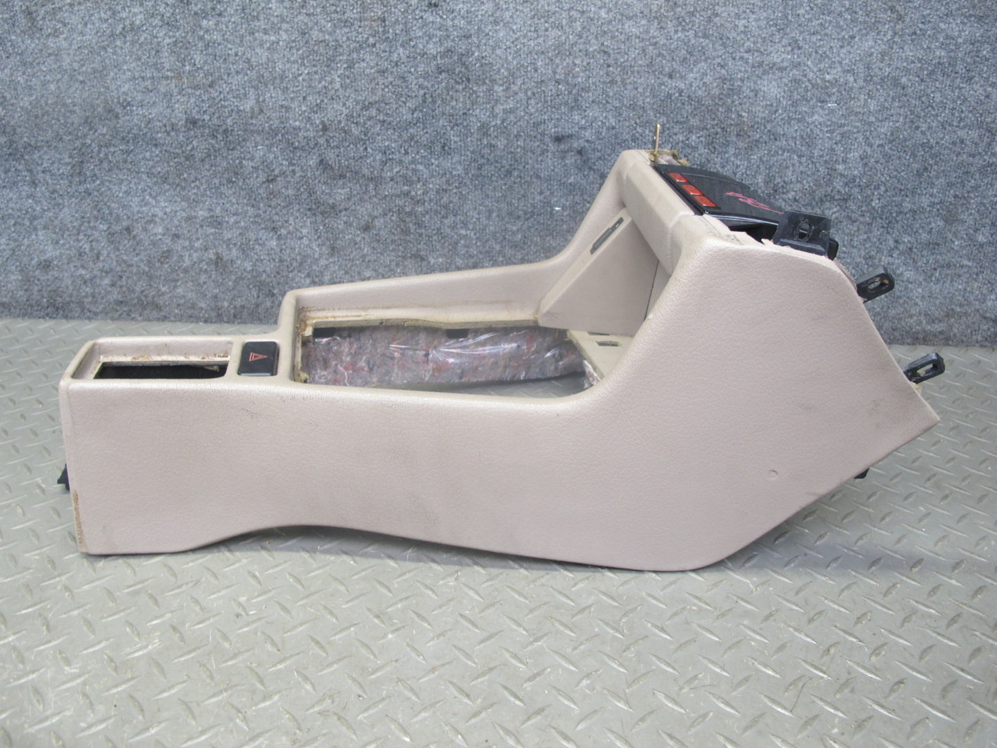 94-95 BMW E34 530i 540i Sedan Front Center Console Panel w Ashtray Parchment OEM