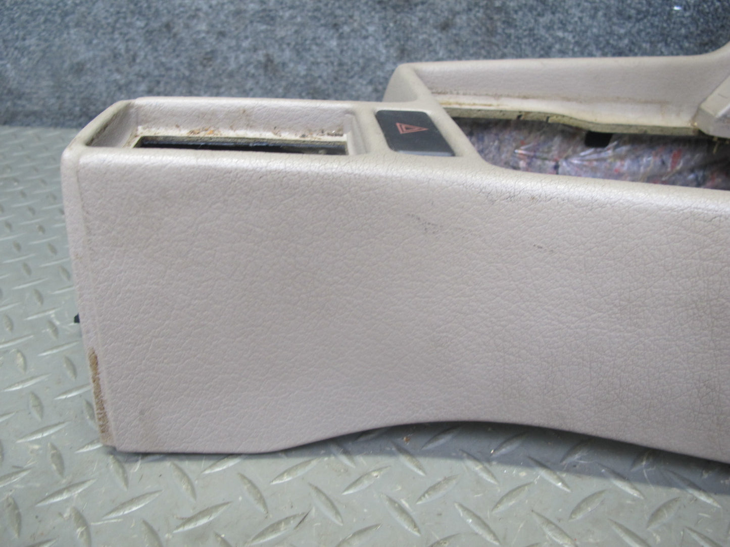 94-95 BMW E34 530i 540i Sedan Front Center Console Panel w Ashtray Parchment OEM