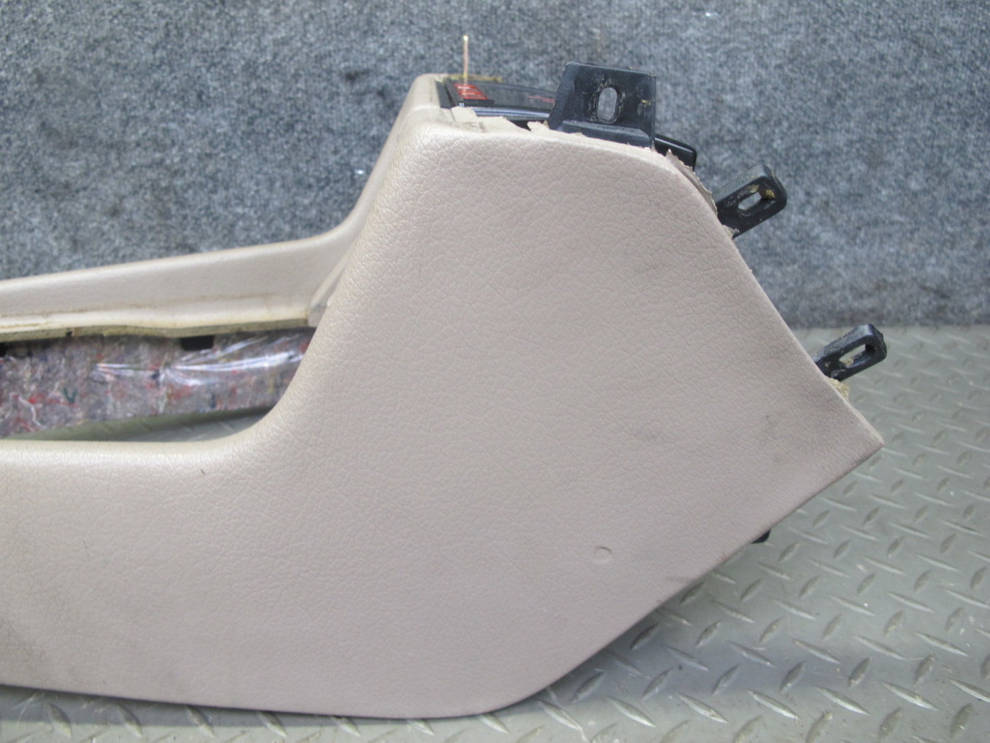94-95 BMW E34 530i 540i Sedan Front Center Console Panel w Ashtray Parchment OEM