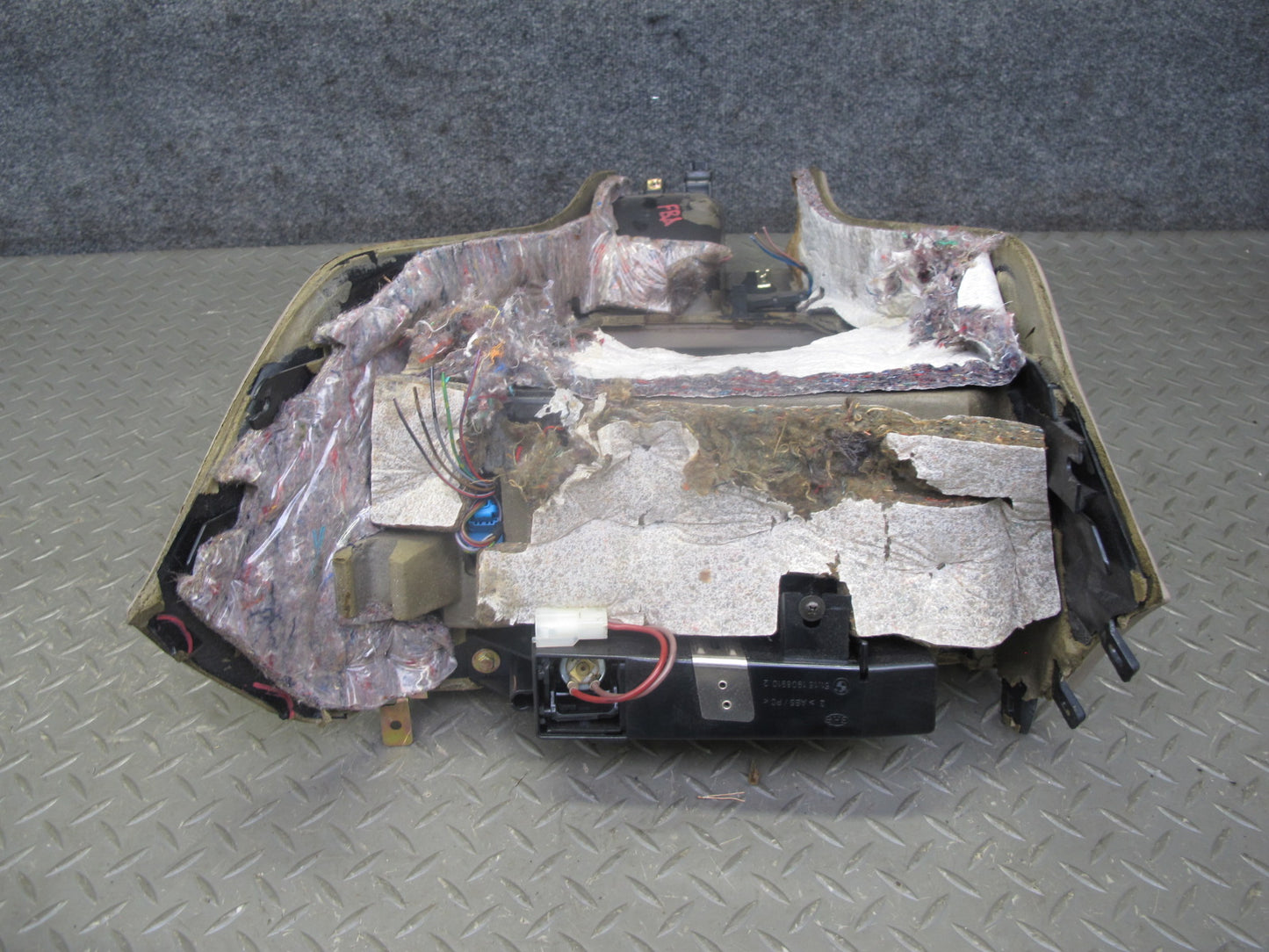 94-95 BMW E34 530i 540i Sedan Front Center Console Panel w Ashtray Parchment OEM