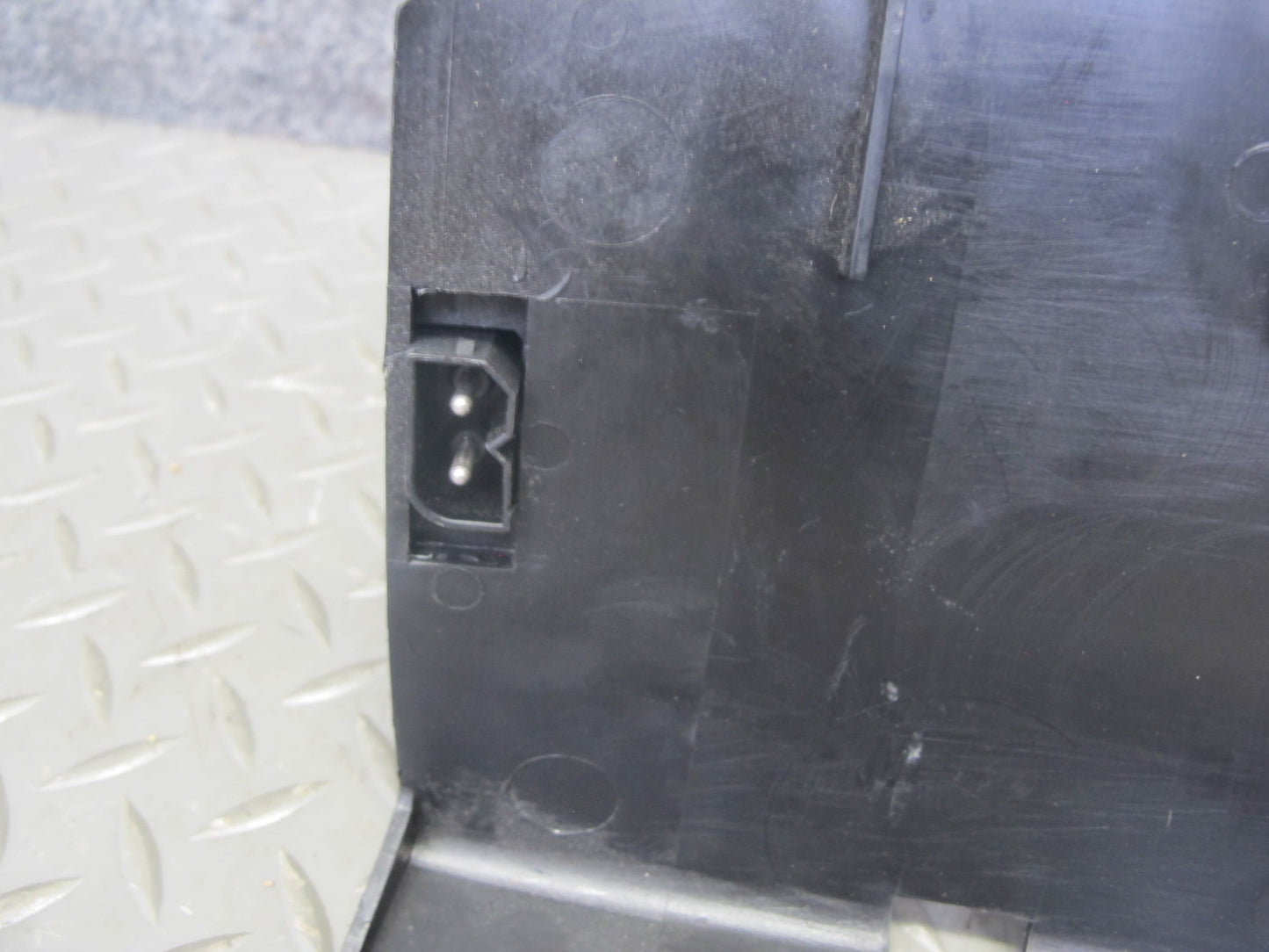 91-95 BMW E34 5-SERIES Sedan Rear Battery Cover w Micro Switch Assy 8350587 OEM