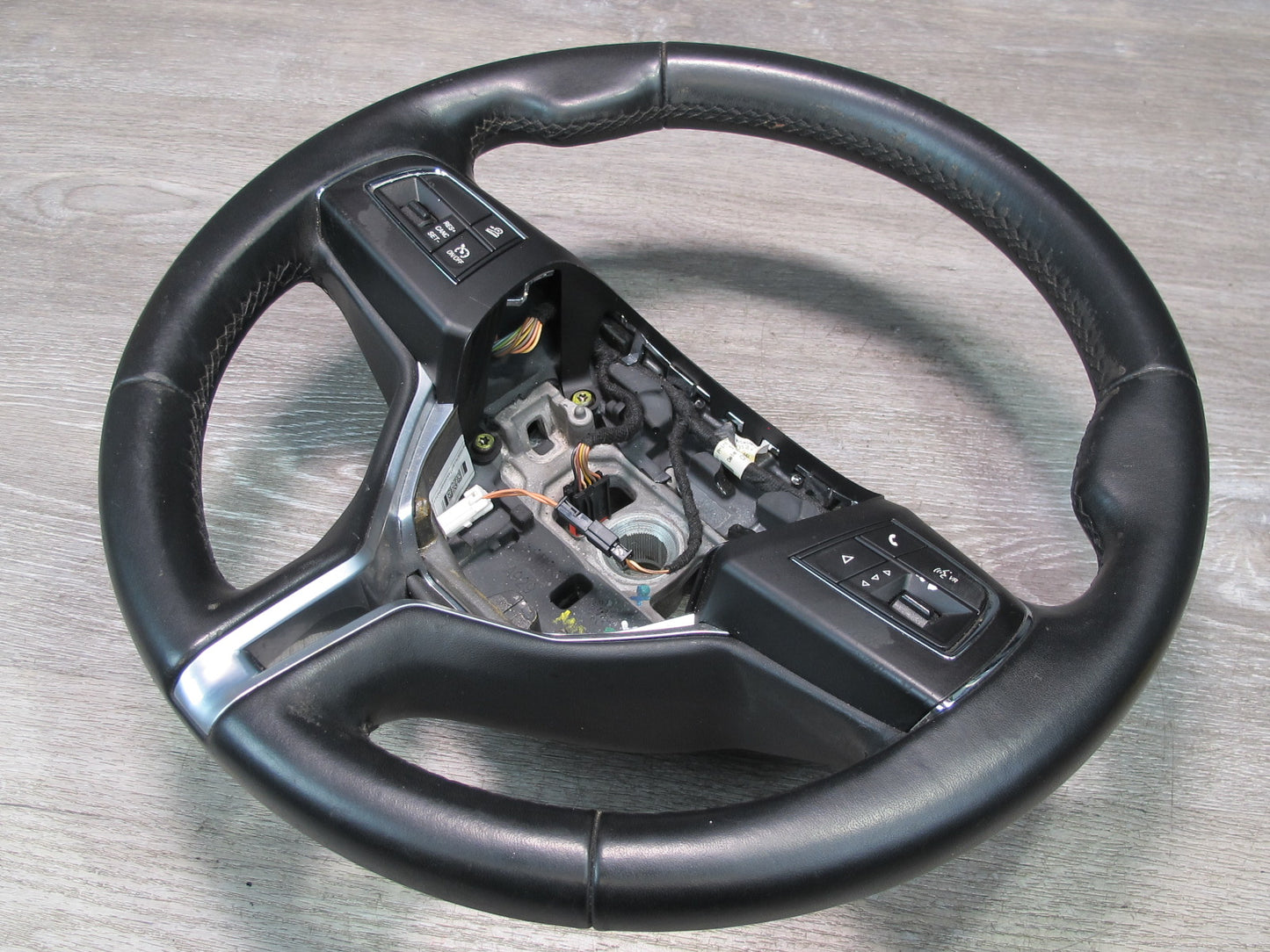 2017-2020 Maserati Levante M161 Leather Steering w Controls