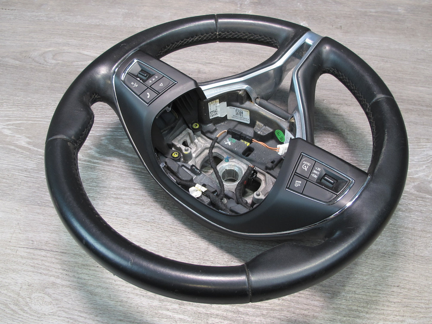 2017-2020 Maserati Levante M161 Leather Steering w Controls