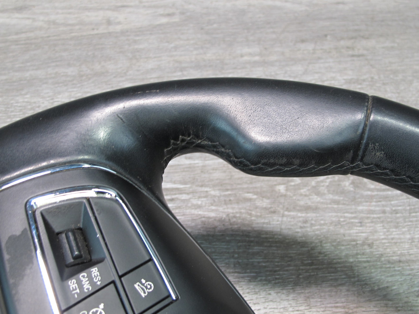 2017-2020 Maserati Levante M161 Leather Steering w Controls