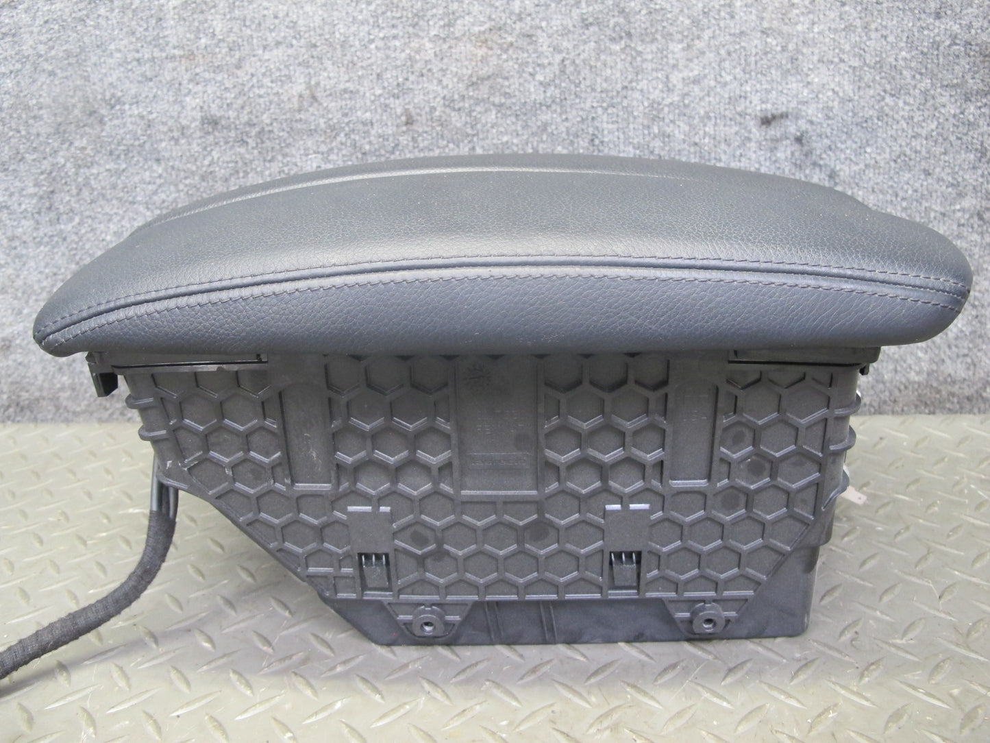2008-2014 BMW E71 E72 X6 Center Console Leather Armrest Compartment Storage