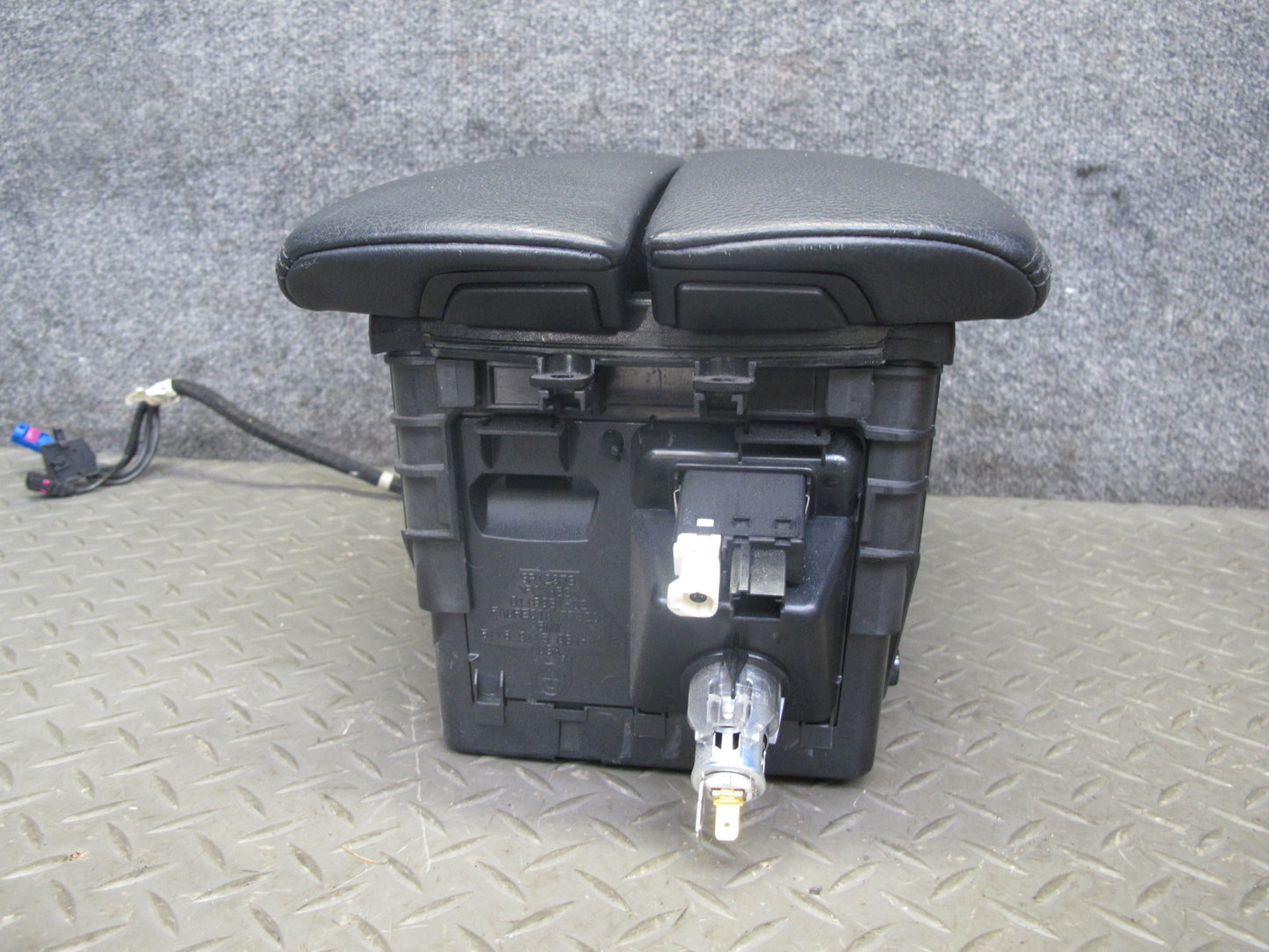 2008-2014 BMW E71 E72 X6 Center Console Leather Armrest Compartment Storage