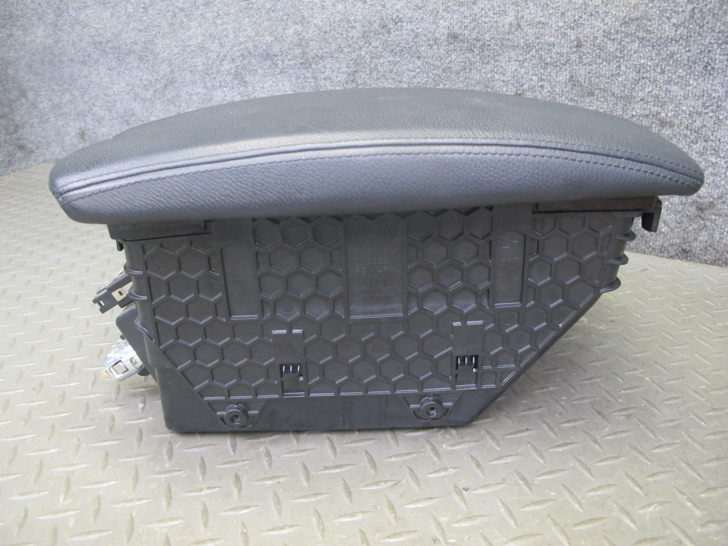 2008-2014 BMW E71 E72 X6 Center Console Leather Armrest Compartment Storage