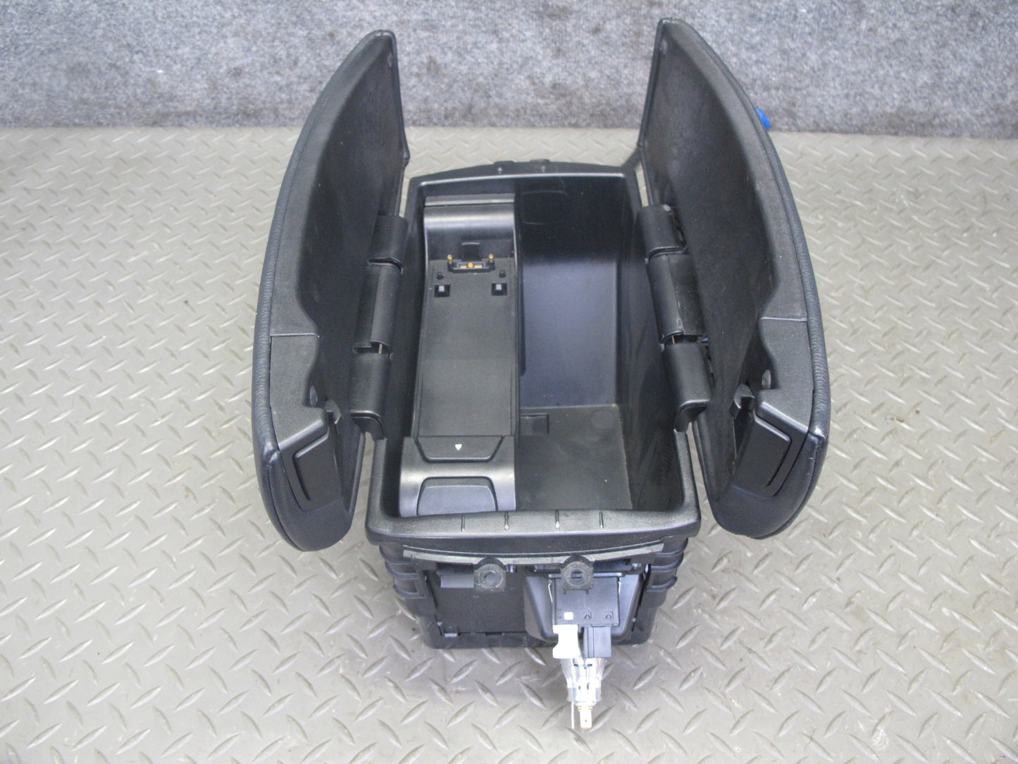 2008-2014 BMW E71 E72 X6 Center Console Leather Armrest Compartment Storage