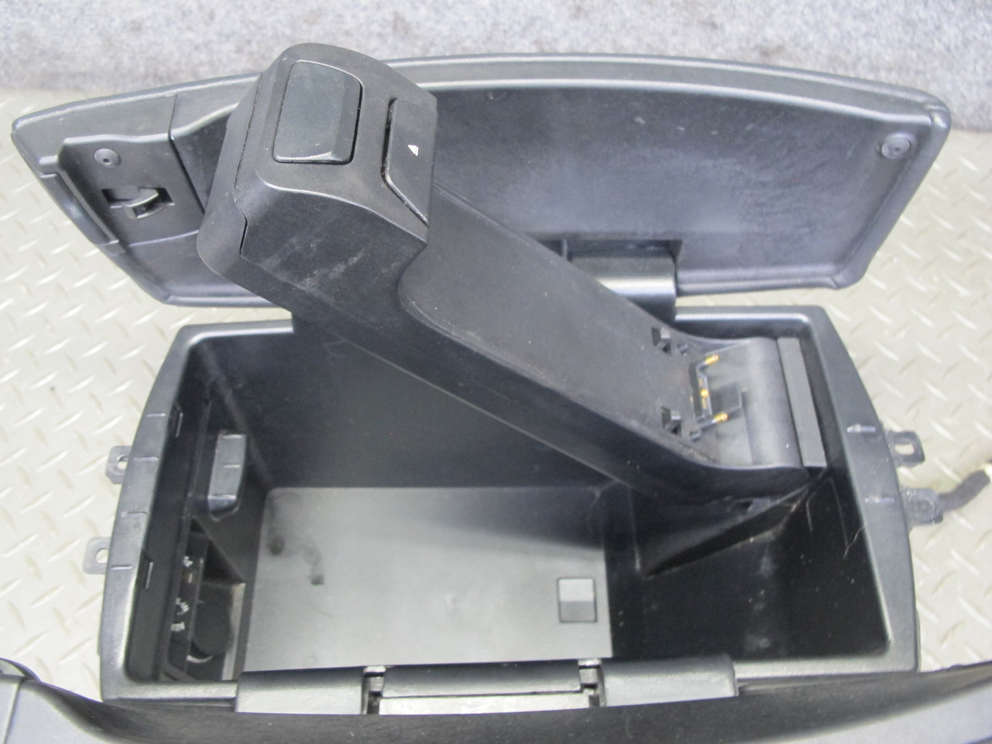 2008-2014 BMW E71 E72 X6 Center Console Leather Armrest Compartment Storage