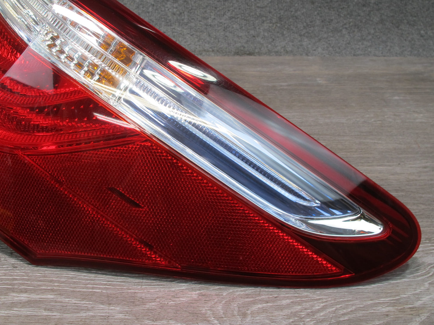 08-09 Lexus UVF46 LS600h Rear Right Outer Tail Light Lamp Assembly OEM