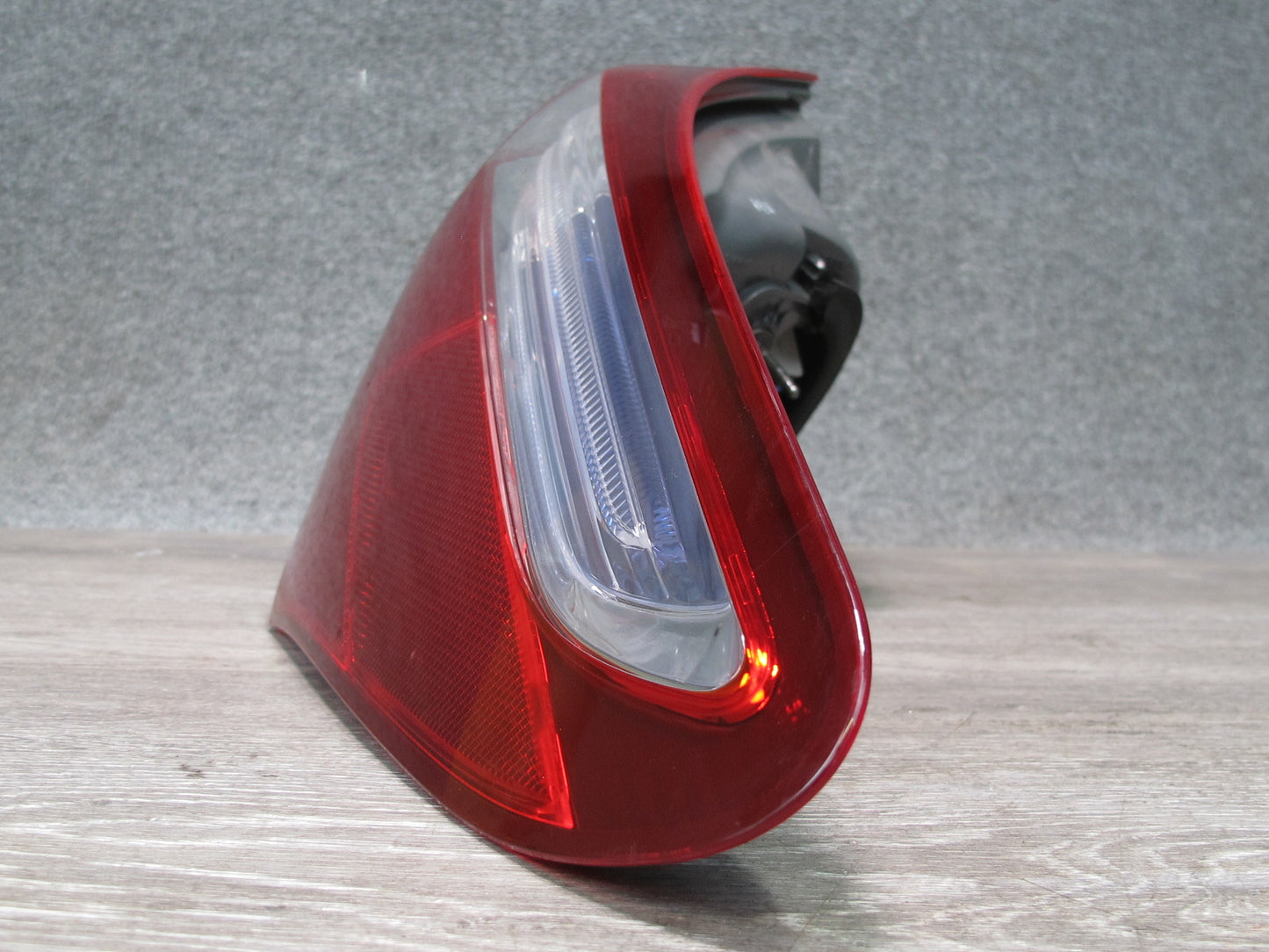 08-09 Lexus UVF46 LS600h Rear Right Outer Tail Light Lamp Assembly OEM