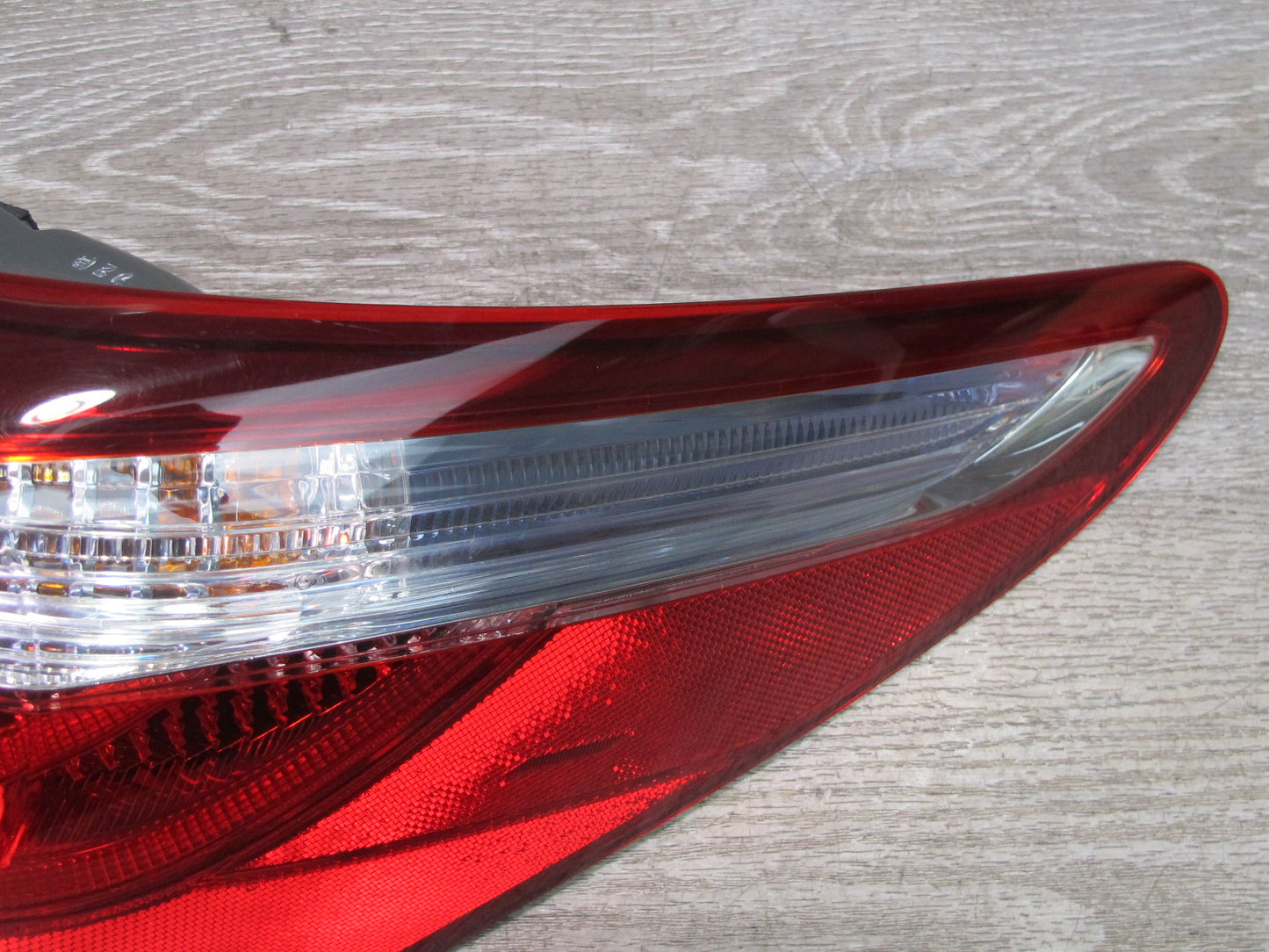 08-09 Lexus UVF46 LS600h Rear Right Outer Tail Light Lamp Assembly OEM