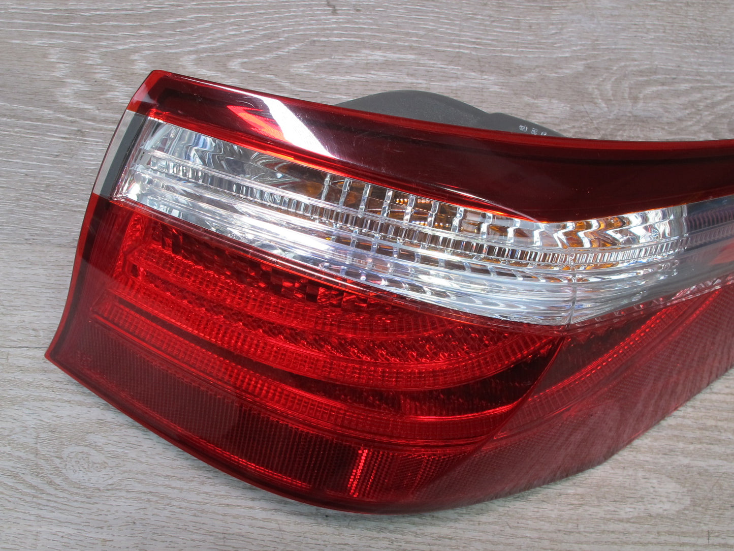 08-09 Lexus UVF46 LS600h Rear Right Outer Tail Light Lamp Assembly OEM