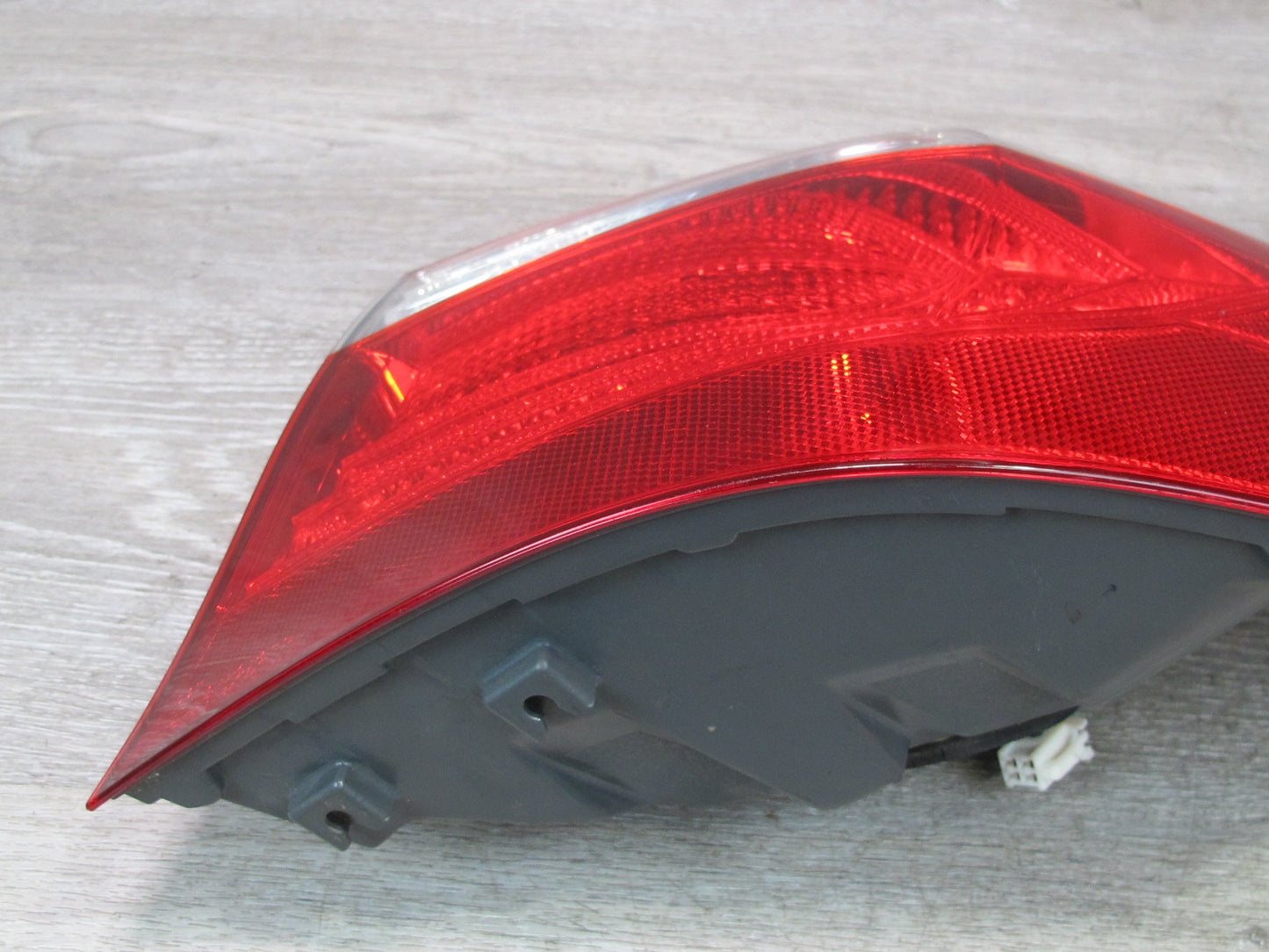 08-09 Lexus UVF46 LS600h Rear Right Outer Tail Light Lamp Assembly OEM