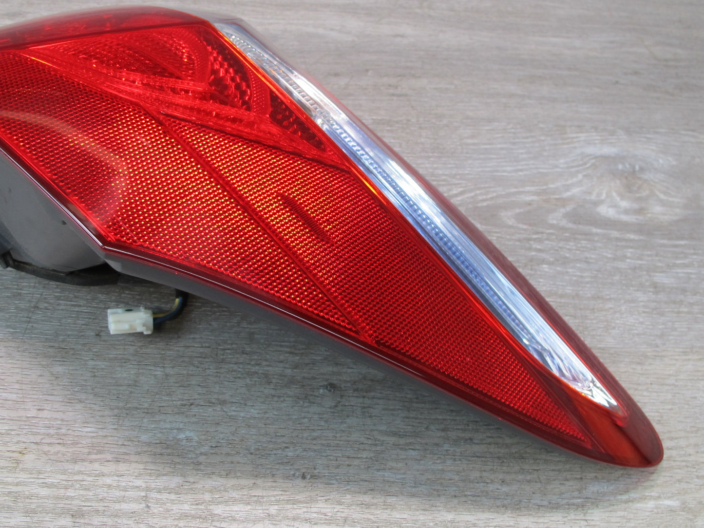 08-09 Lexus UVF46 LS600h Rear Right Outer Tail Light Lamp Assembly OEM