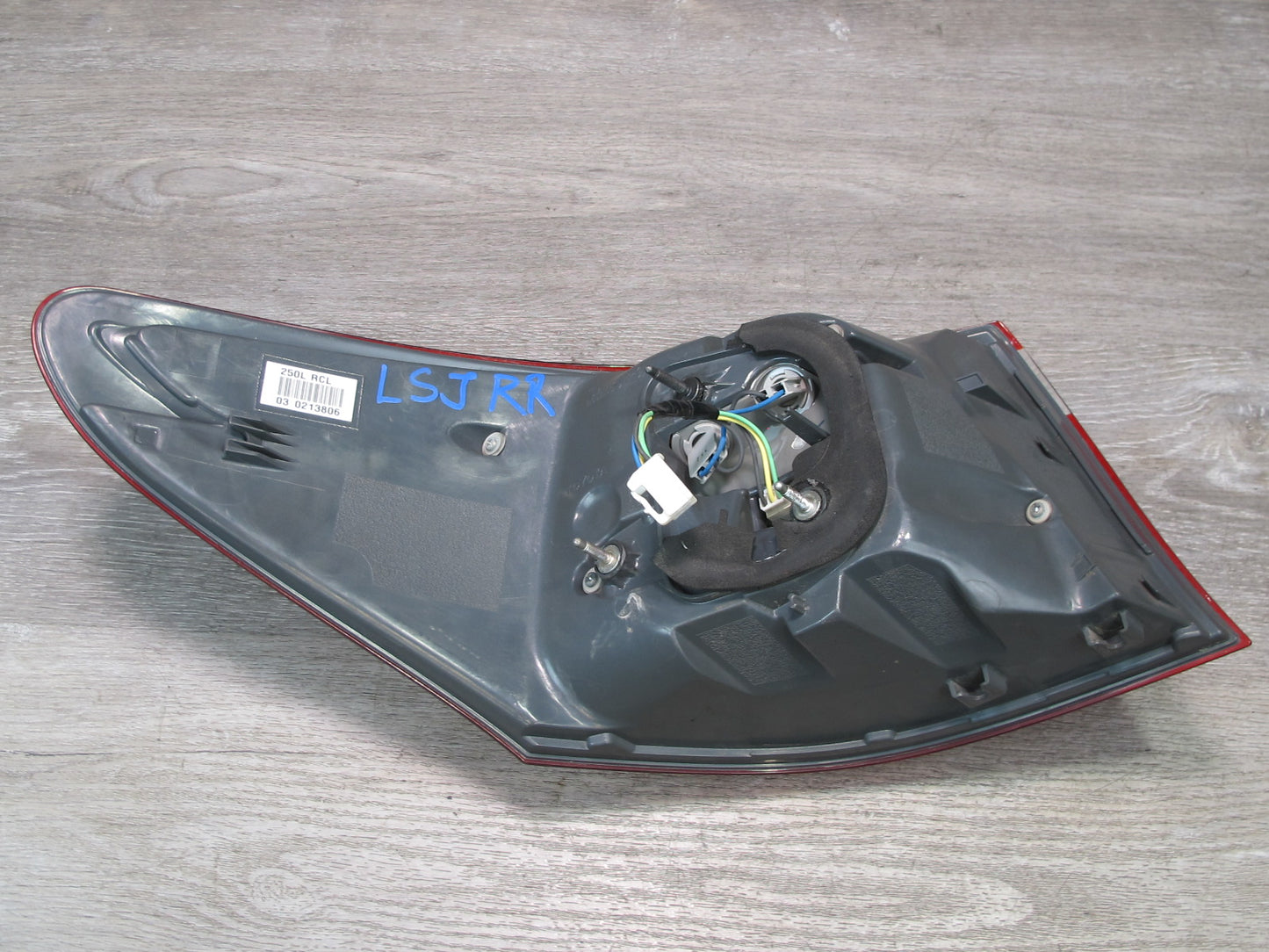 08-09 Lexus UVF46 LS600h Rear Right Outer Tail Light Lamp Assembly OEM