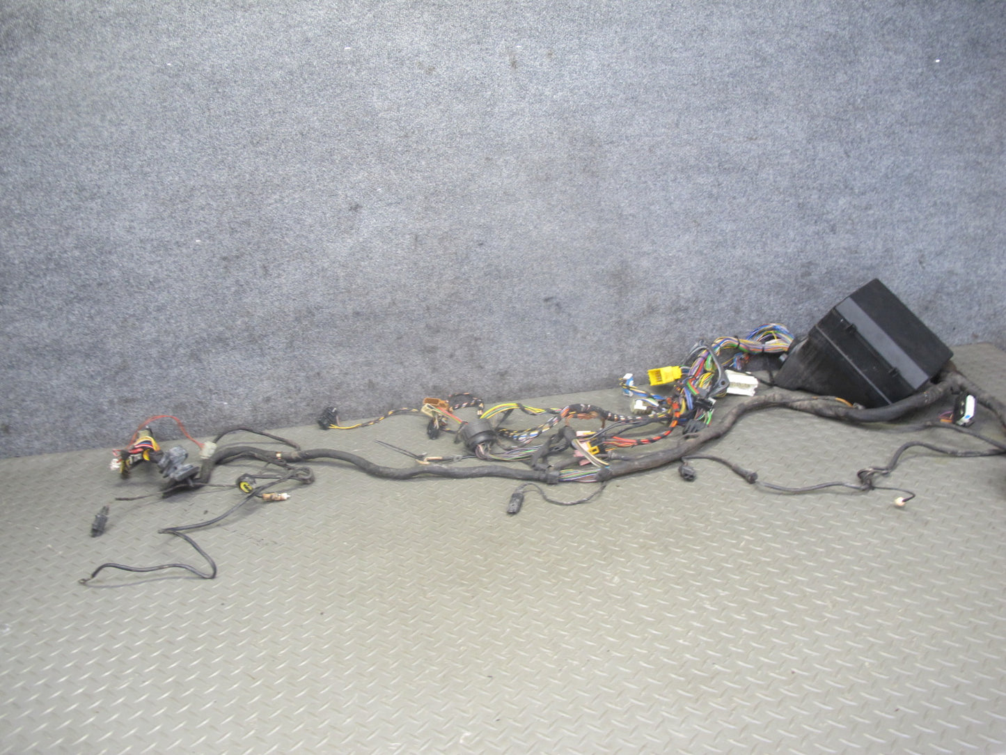 94-95 BMW E34 540i M60 Engine Bay Wire Wiring Harness w Fuse Box OEM
