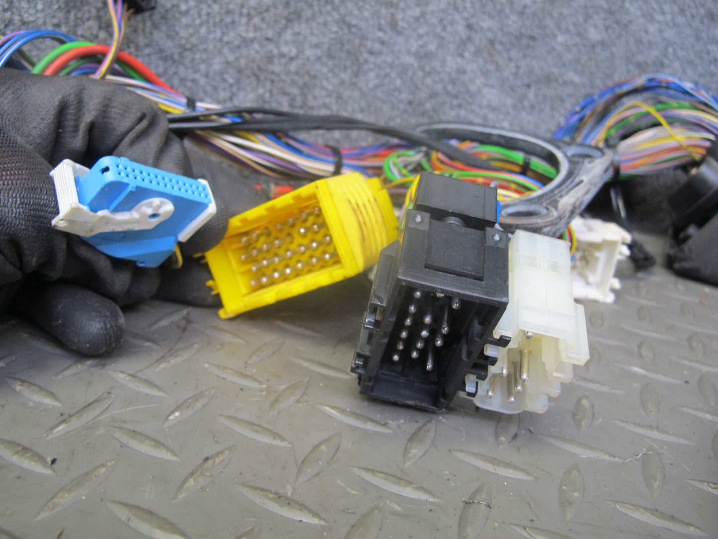 94-95 BMW E34 540i M60 Engine Bay Wire Wiring Harness w Fuse Box OEM