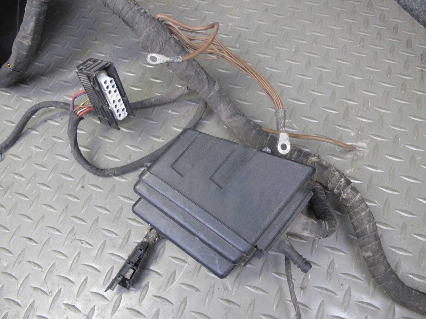 94-95 BMW E34 540i M60 Engine Bay Wire Wiring Harness w Fuse Box OEM