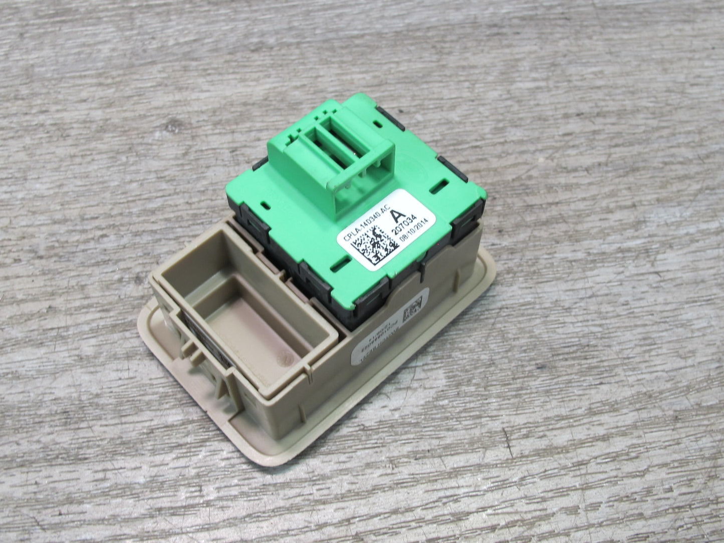 2013-2017 Land Range Rover L405 Rear Seat Fold Down Button Switch CPLA-14D340-AC