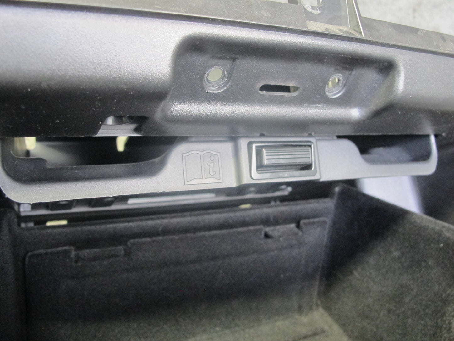 2012-2015 Range Rover Evoque L538 Dash Glove Box Compartment Storage