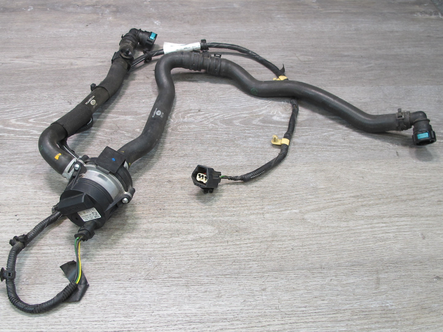 2014-2022 Land Range Rover L405 5.0L Engine Coolant Auxiliary Water Pump w Hoses