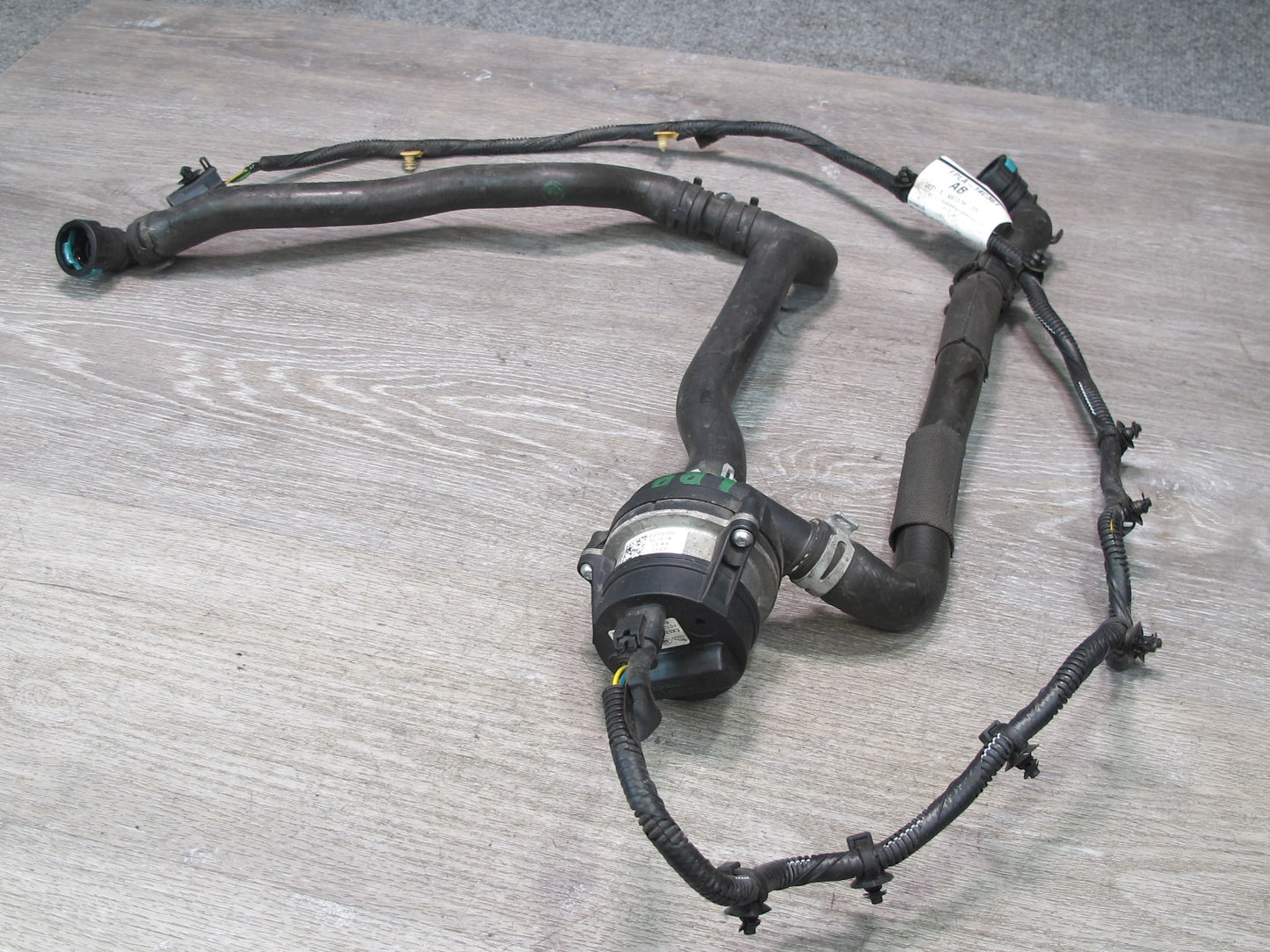 2014-2022 Land Range Rover L405 5.0L Engine Coolant Auxiliary Water Pump w Hoses