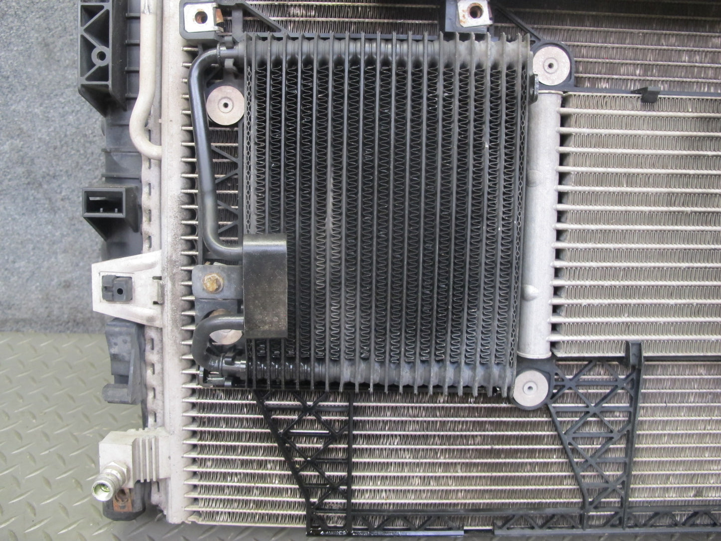 07-11 Mercedes W164 ML63 AMG Engine Cooling Radiator Condenser w Fan Shroud OEM