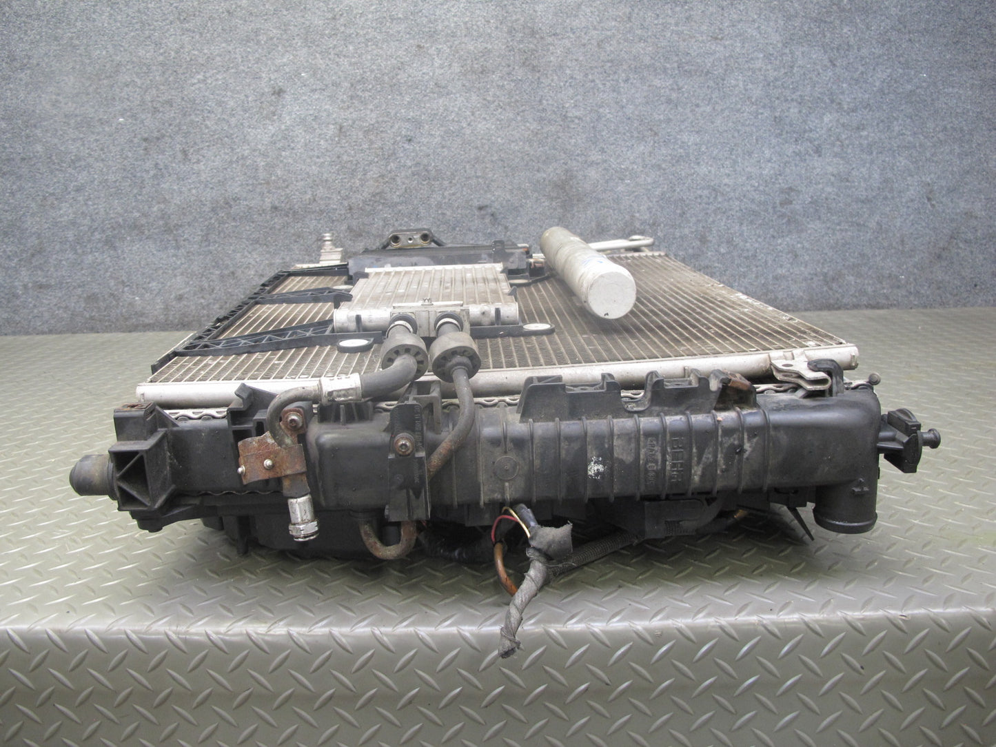 07-11 Mercedes W164 ML63 AMG Engine Cooling Radiator Condenser w Fan Shroud OEM