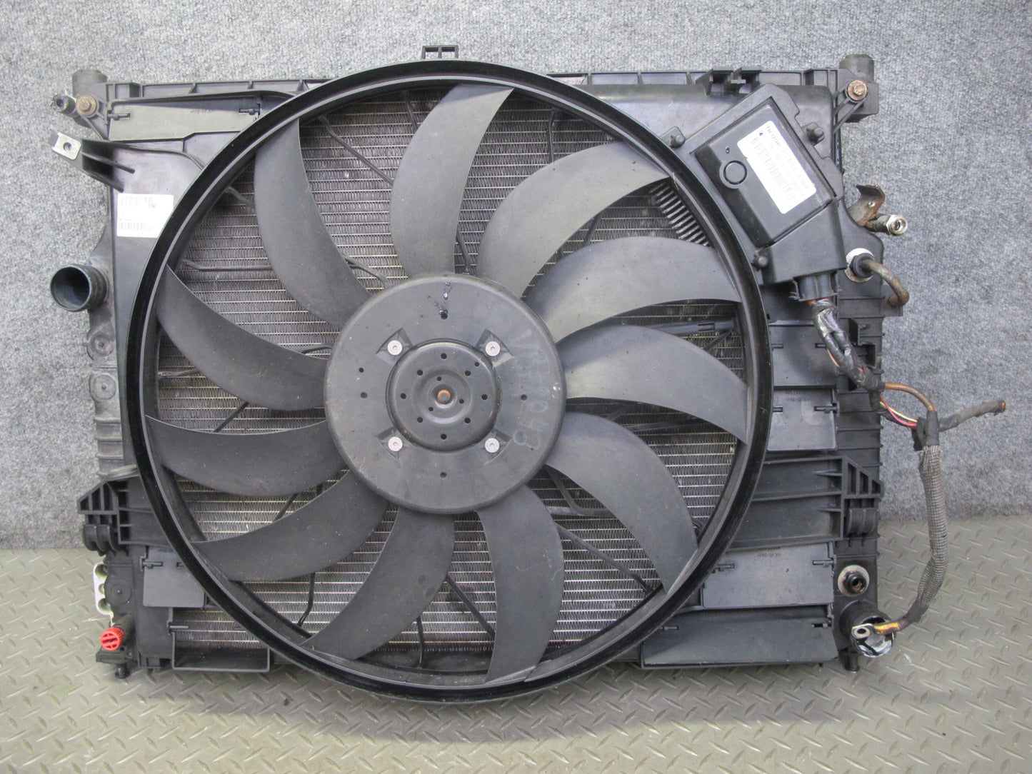07-11 Mercedes W164 ML63 AMG Engine Cooling Radiator Condenser w Fan Shroud OEM