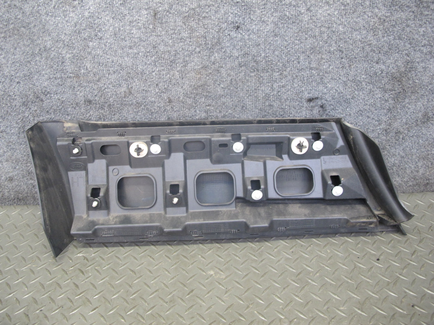 2012-2017 Range Rover Evoque L538 2DR Rear Left Quarter Lower Trim Molding