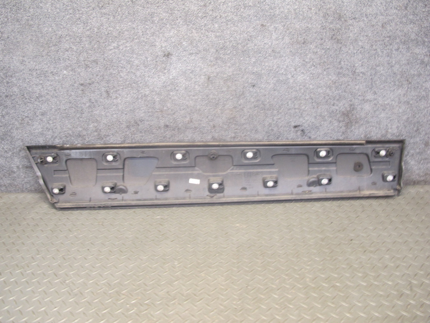 2012-2017 Range Rover Evoque L538 2DR Left Door Lower Trim Molding