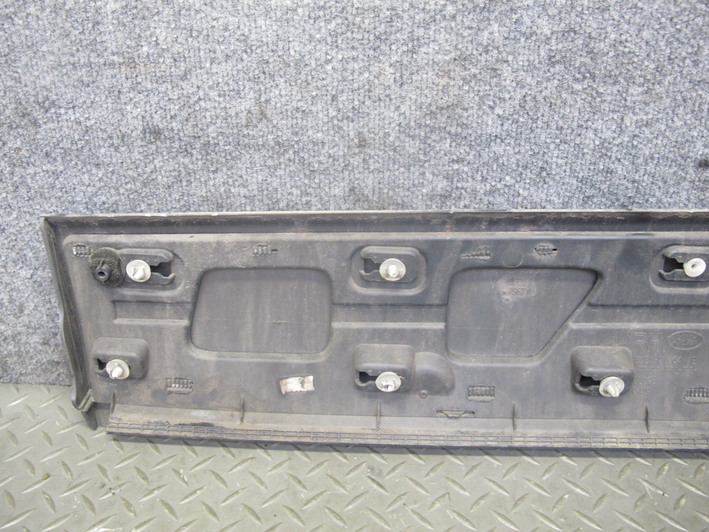 2012-2017 Range Rover Evoque L538 2DR Right Door Lower Trim Molding