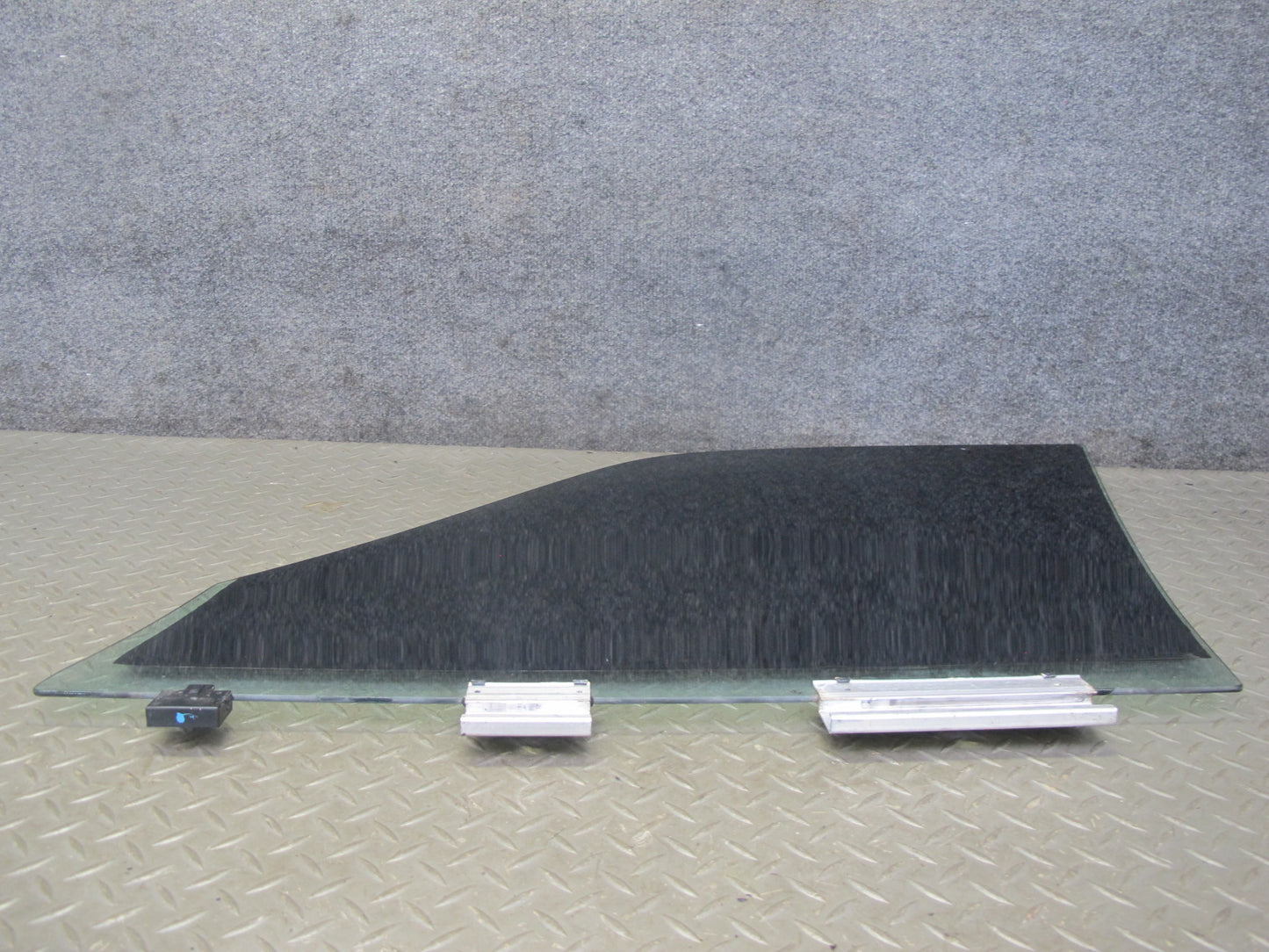 89-95 BMW E34 5-SERIES Front Right Passenger Door Glass Window OEM