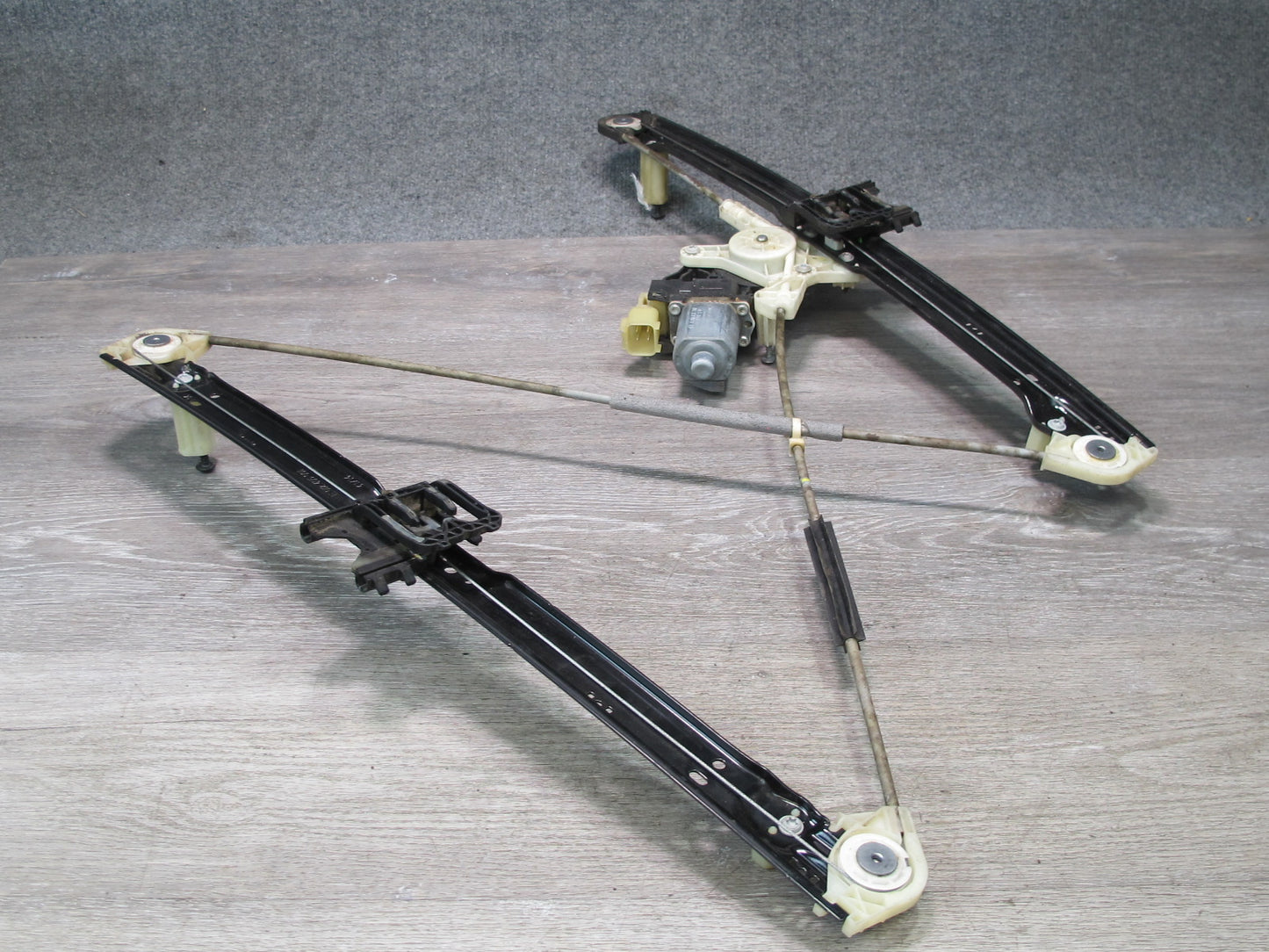 2013-2019 Land Range Rover L405 Front Left Door Window Regulator w Motor