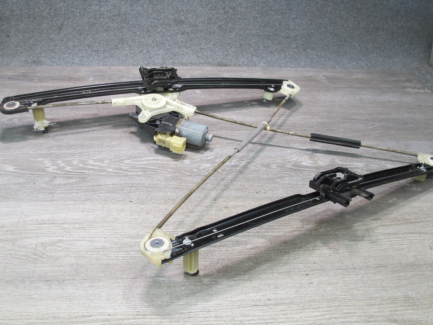 2013-2019 Land Range Rover L405 Front Left Door Window Regulator w Motor