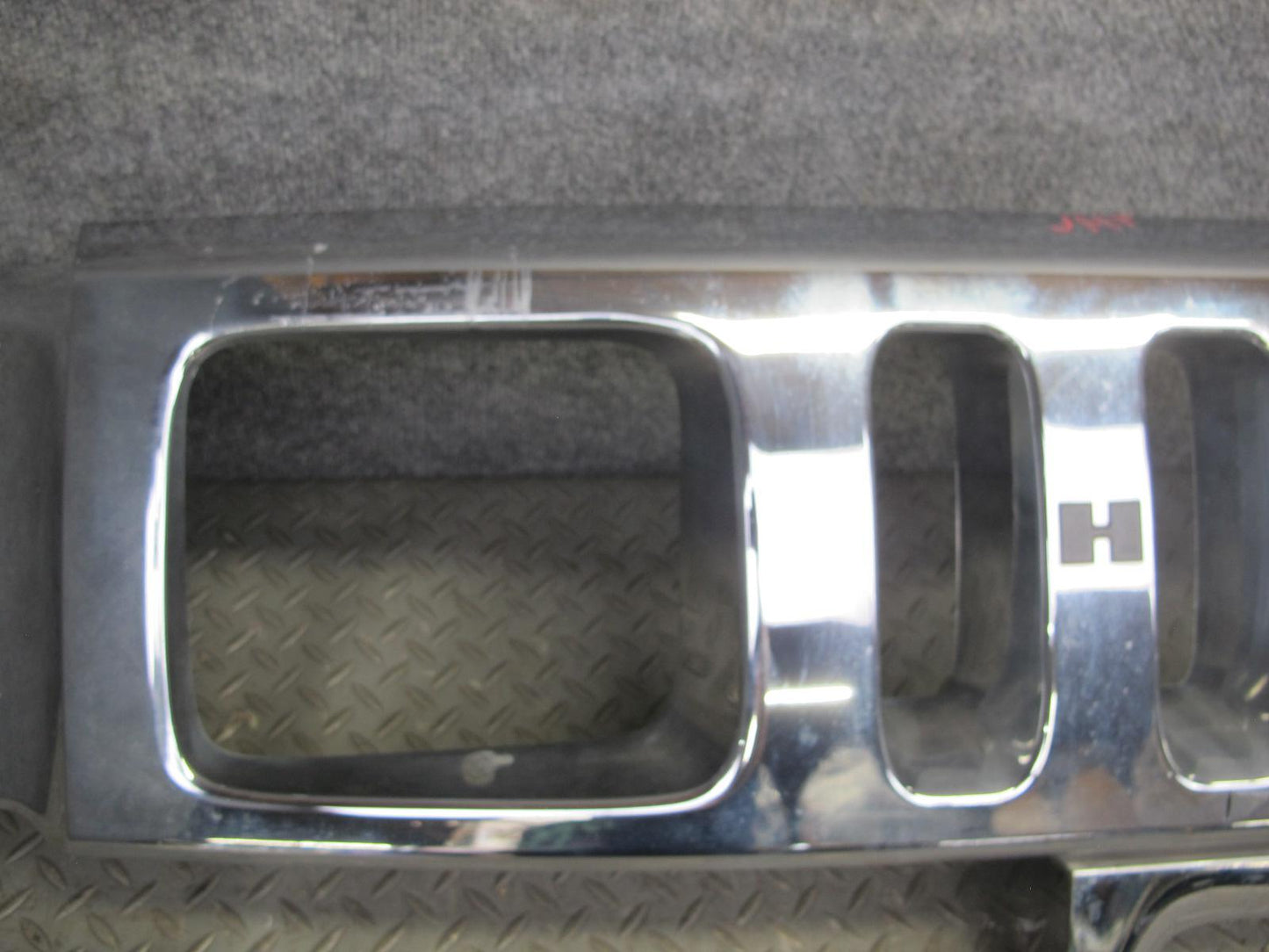 2003-2007 Hummer H2 Front Bumper Radiator Upper Grille Molding 15177227