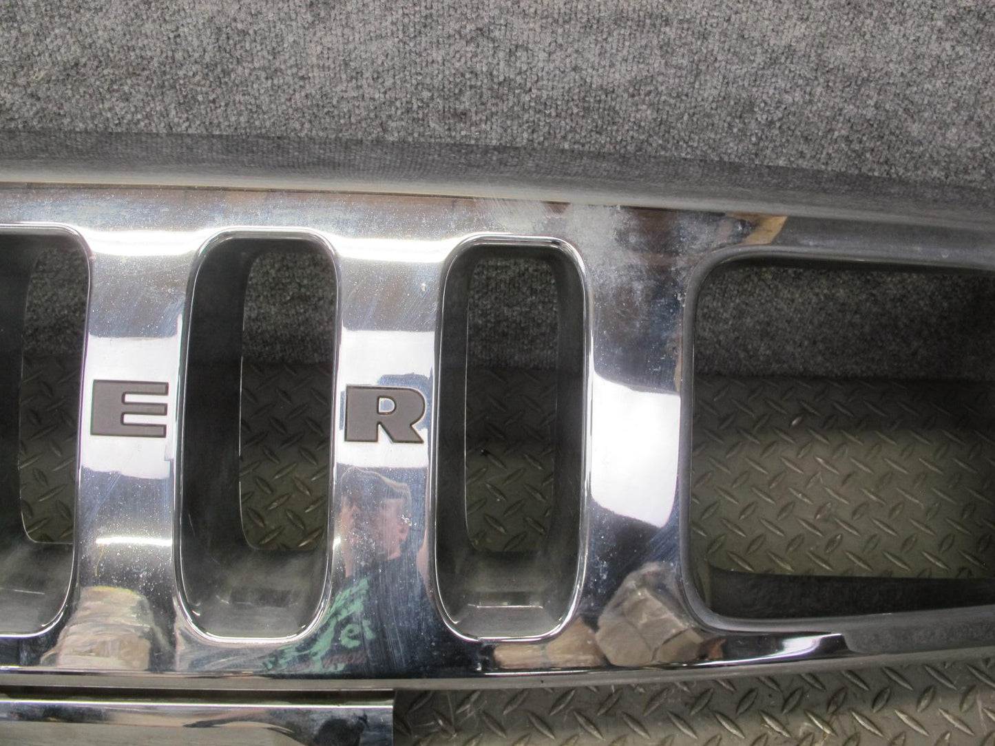 2003-2007 Hummer H2 Front Bumper Radiator Upper Grille Molding 15177227