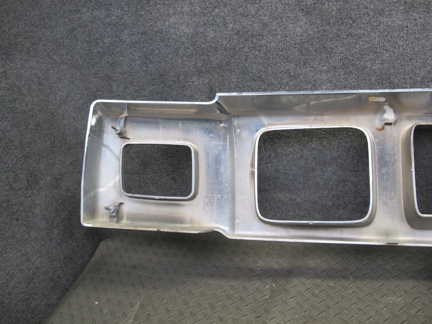 2003-2007 Hummer H2 Front Bumper Radiator Upper Grille Molding 15177227