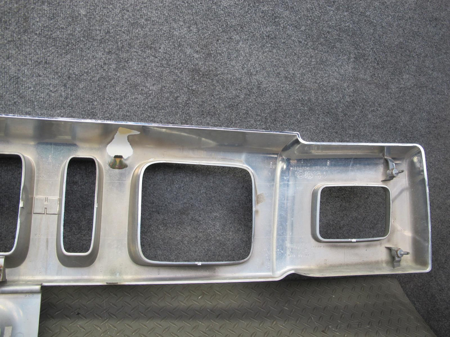 2003-2007 Hummer H2 Front Bumper Radiator Upper Grille Molding 15177227