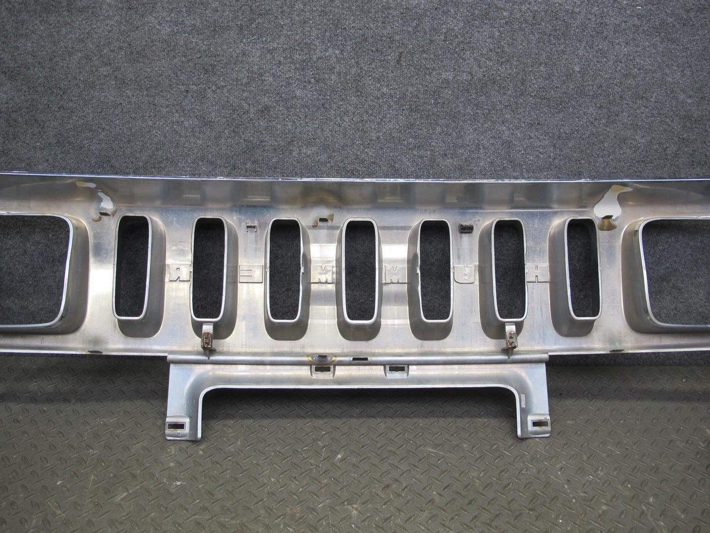 2003-2007 Hummer H2 Front Bumper Radiator Upper Grille Molding 15177227