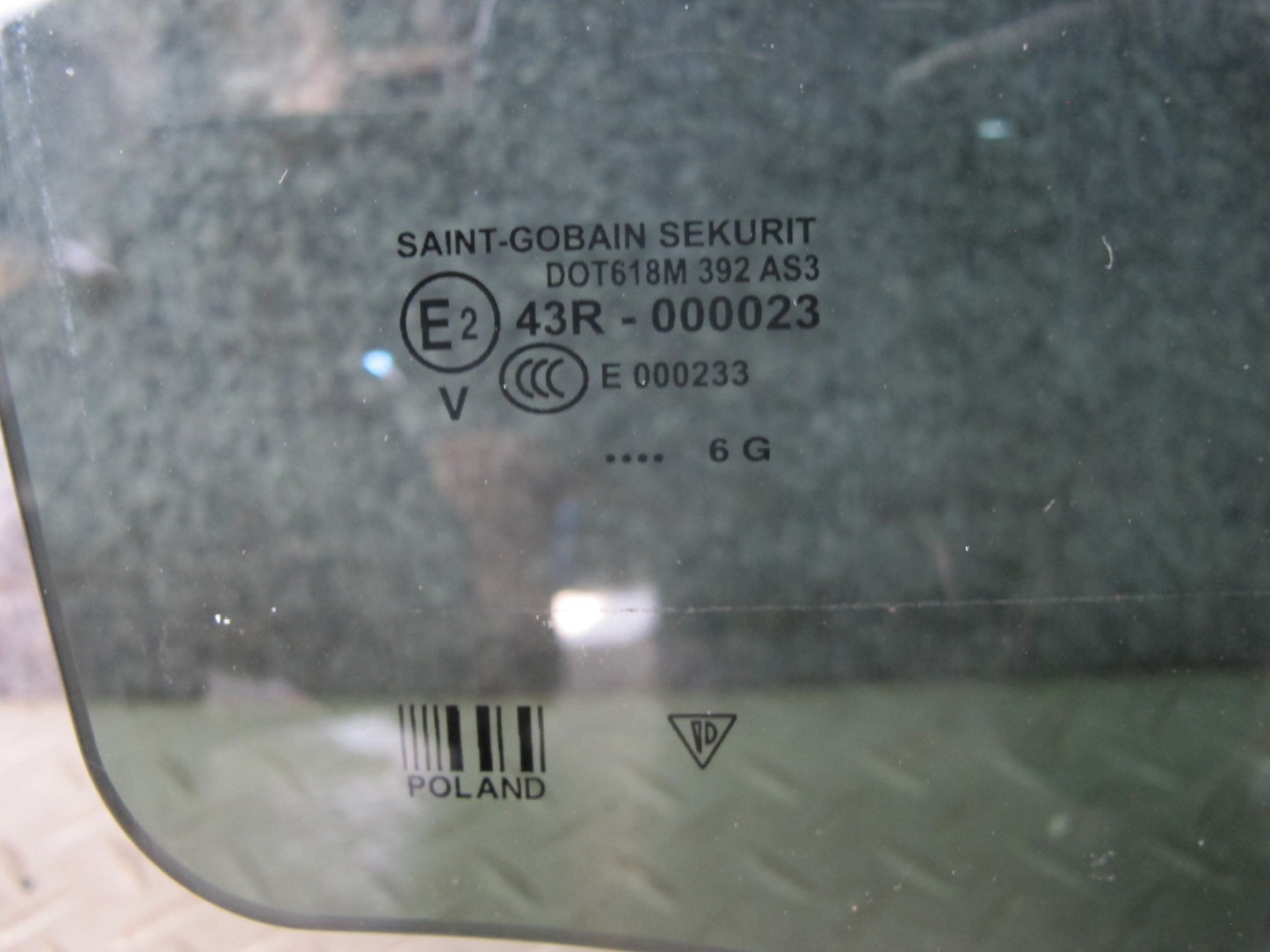 2003-2010 Porsche Cayenne 955 Rear Right Door Glass Window