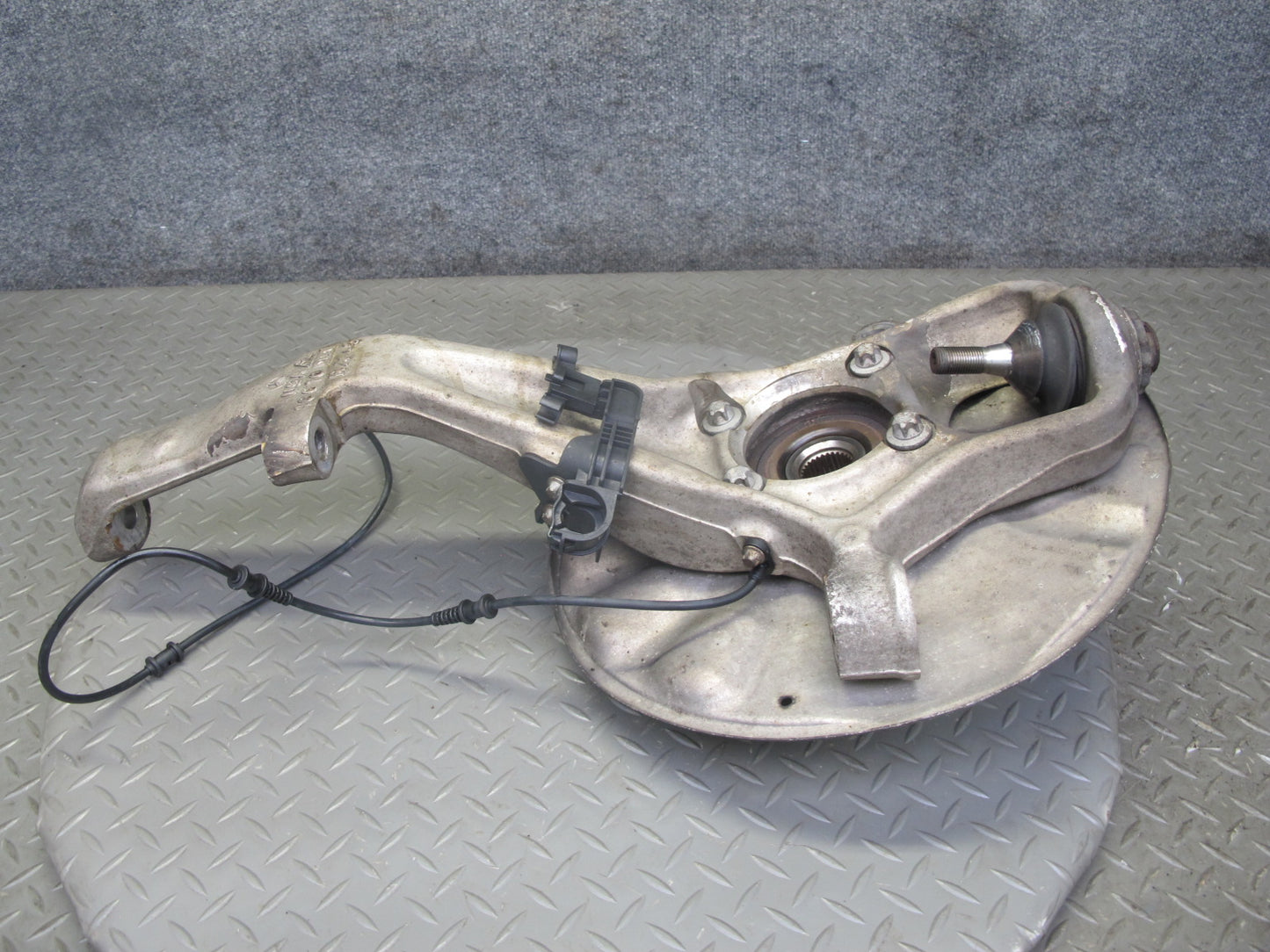 12-18 Mercedes W166 GLE ML Front Right Spindle Knuckle Wheel Hub Bearing OEM
