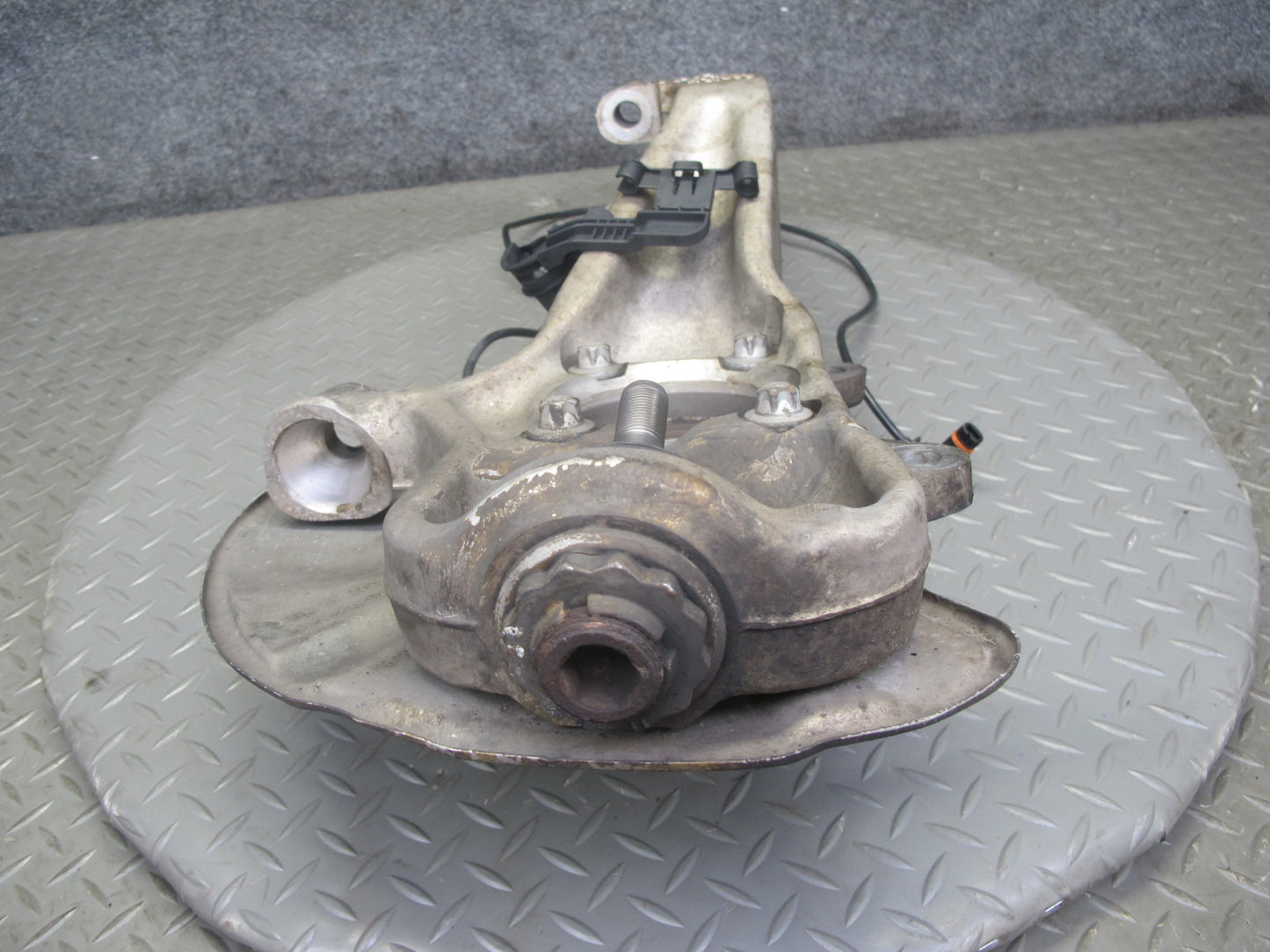 12-18 Mercedes W166 GLE ML Front Right Spindle Knuckle Wheel Hub Bearing OEM
