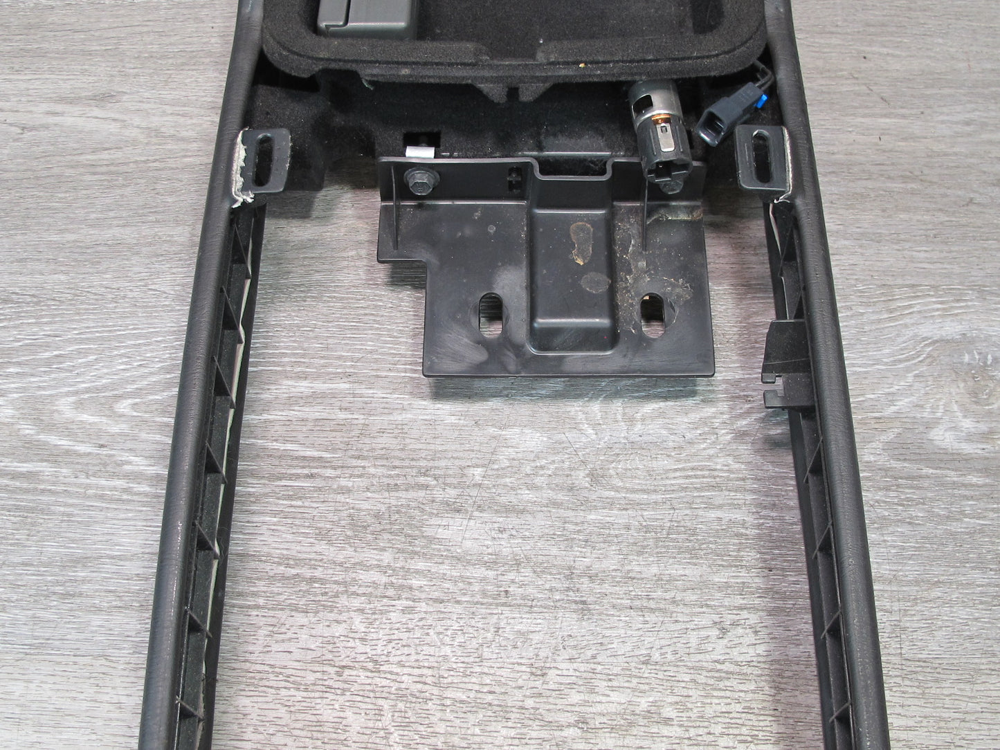 2004-2006 Cadillac XLR Center Console Trim Cover Panel 10348379