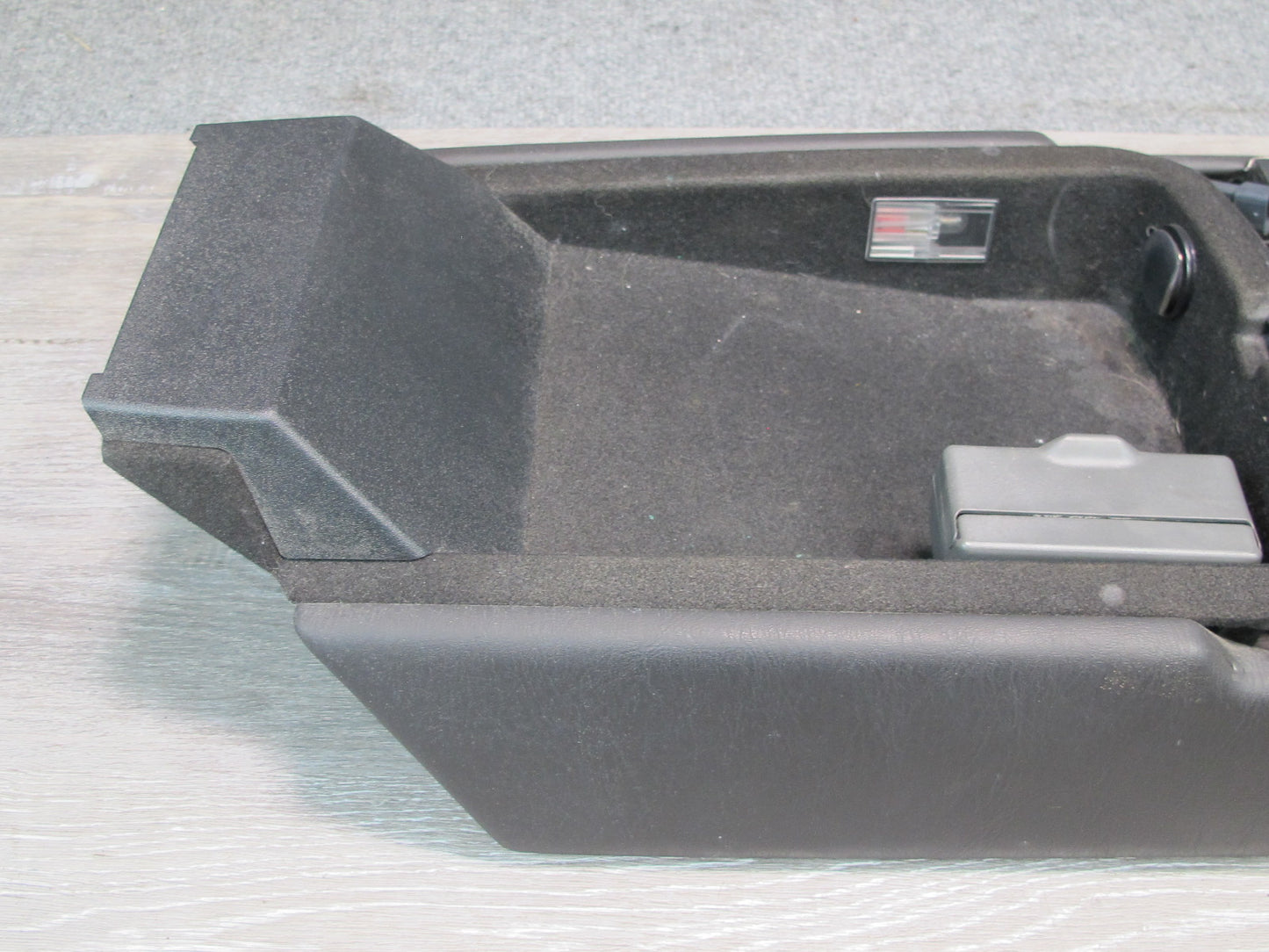 2004-2006 Cadillac XLR Center Console Trim Cover Panel 10348379