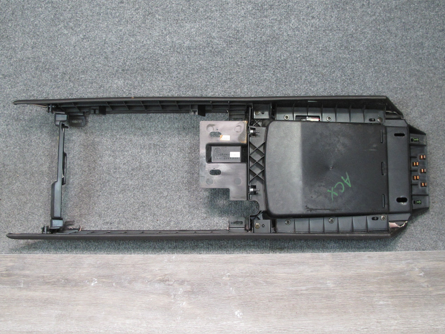 2004-2006 Cadillac XLR Center Console Trim Cover Panel 10348379